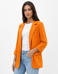 Blazer donna oversize con maniche 3/4 Arancione - vista tre quarti con Polly 2