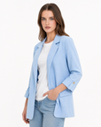 Blazer donna oversize con maniche 3/4 Azzurro - vista tre quarti con Polly 2