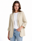 Blazer donna oversize con maniche 3/4 Beige - vista tre quarti con Polly 2