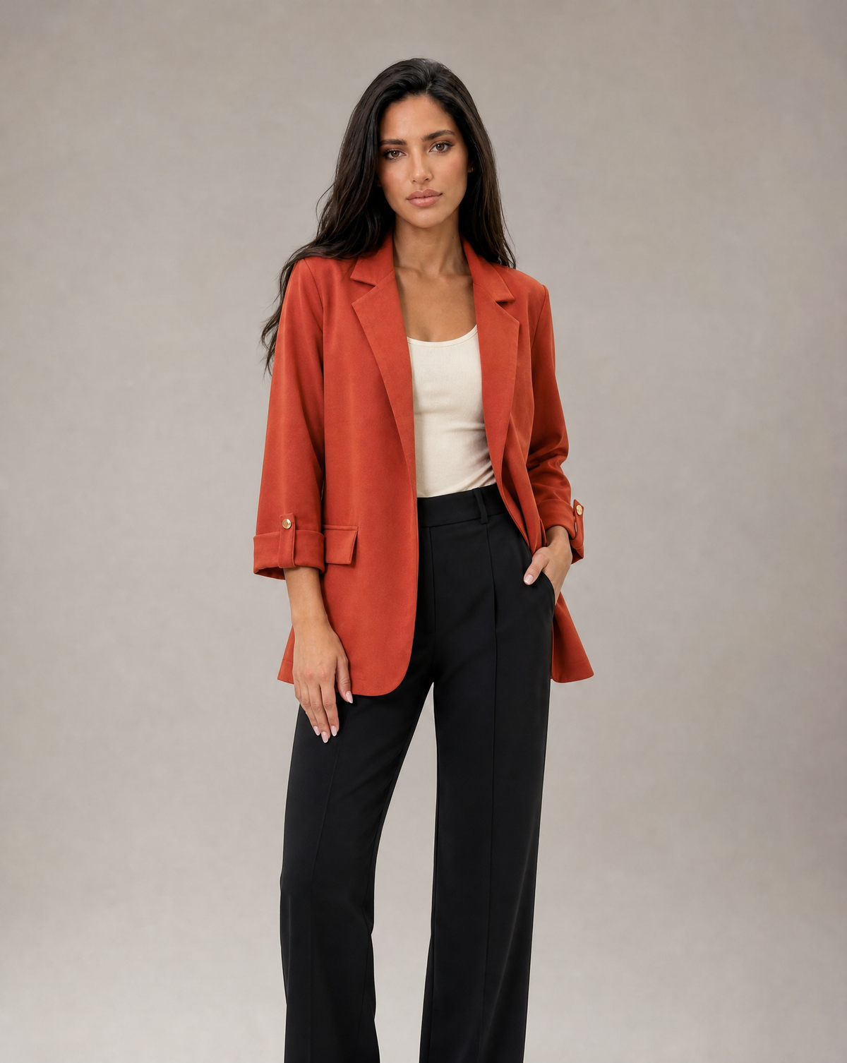 Blazer donna oversize color coccio indossato da Polly 2