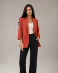 Blazer donna oversize color coccio indossato da Polly 2