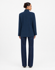 Blazer Donna Strutturato con Chiusura Asimmetrica Blu vista retro indossata da Polly 6
