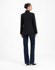 Blazer Donna Strutturato con Chiusura Asimmetrica Nero vista retro indossata da Polly 6