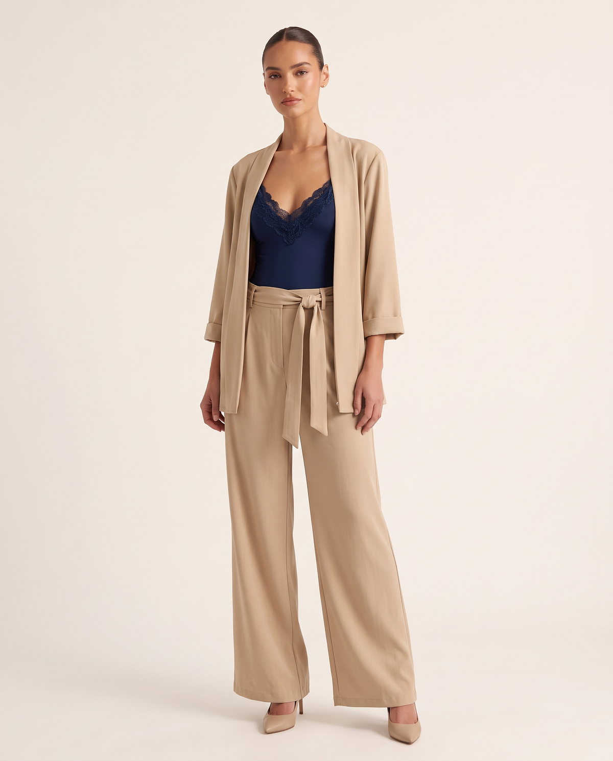 Body T12 0330 Blu - Polly 6 - look con completo beige fluido