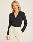 Body camicia donna nero con colletto e bottoni indossato da Polly 7 - vista a tre quarti