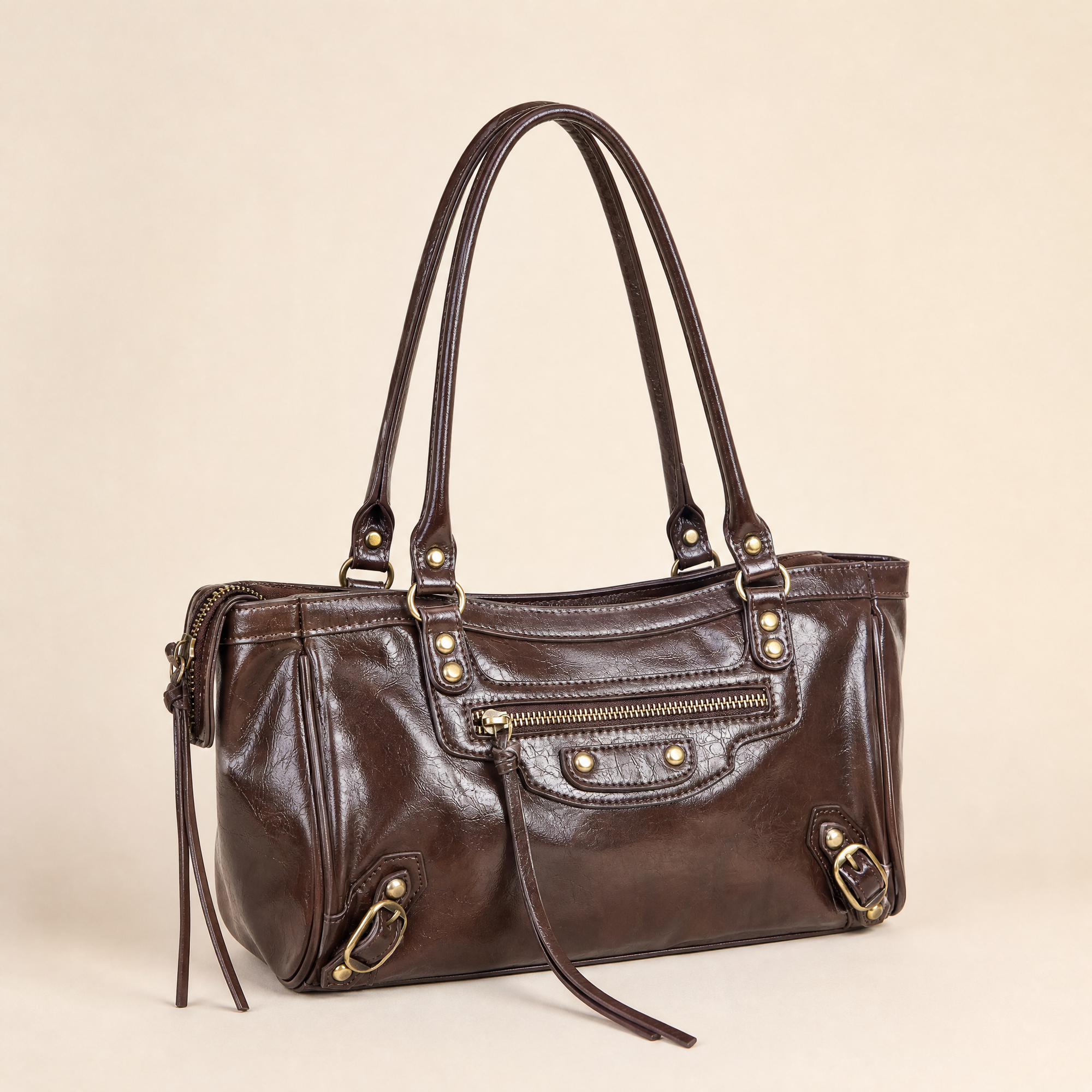 Borsa a spalla in ecopelle marrone, vista tre quarti