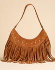 Borsa hobo camel, dettaglio di pelle, frange e borchie