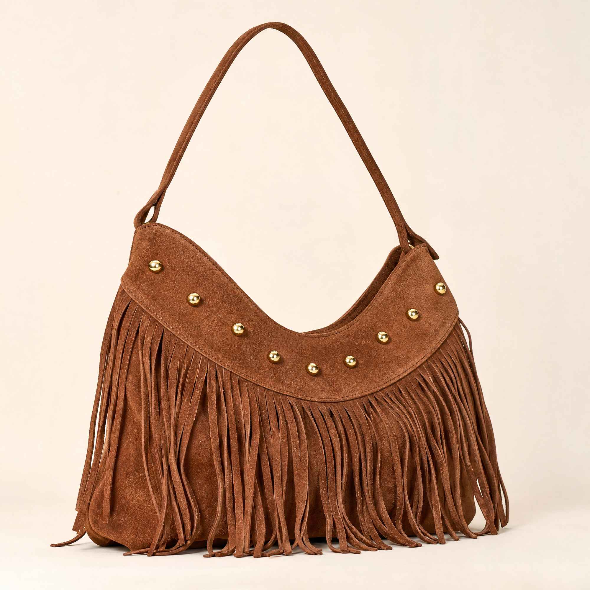 Borsa hobo marrone, dettaglio di pelle, frange e borchie