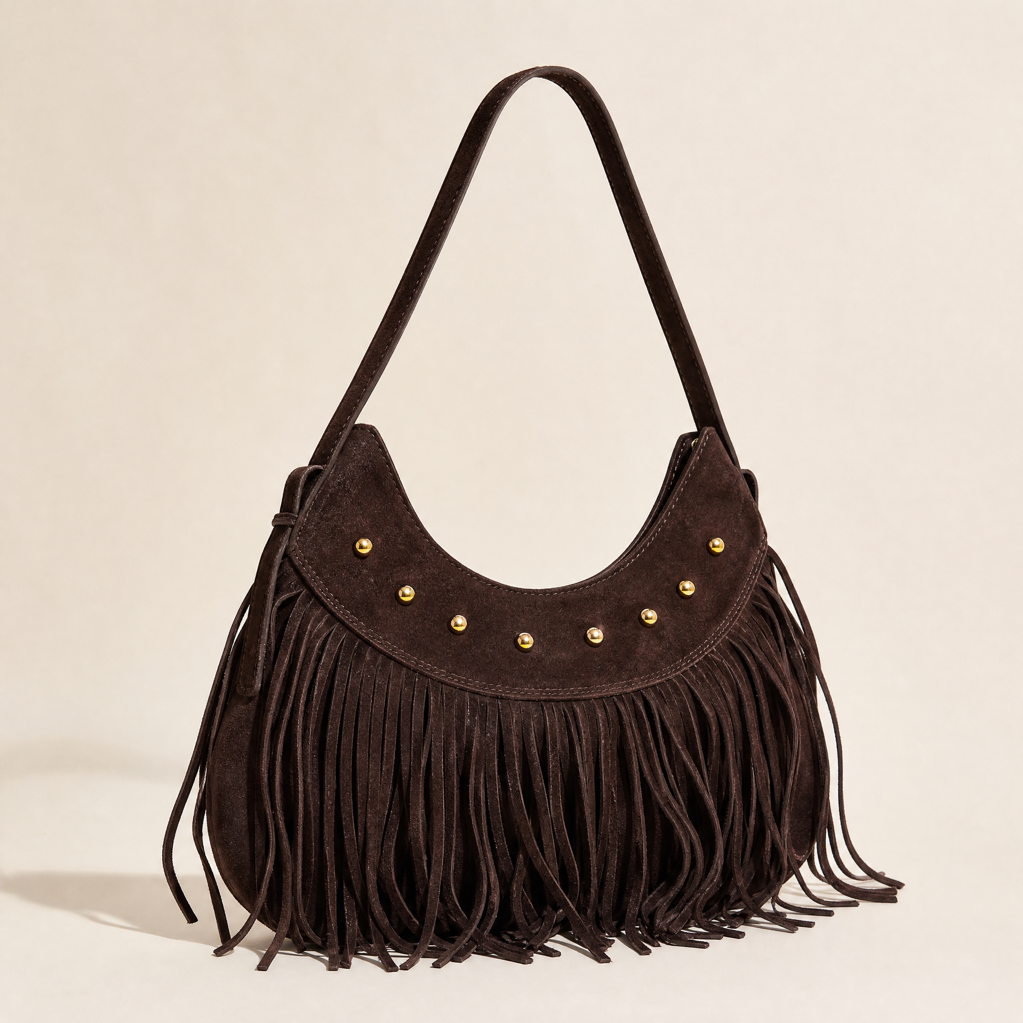 Borsa hobo marrone scuro, dettaglio di pelle, frange e borchie