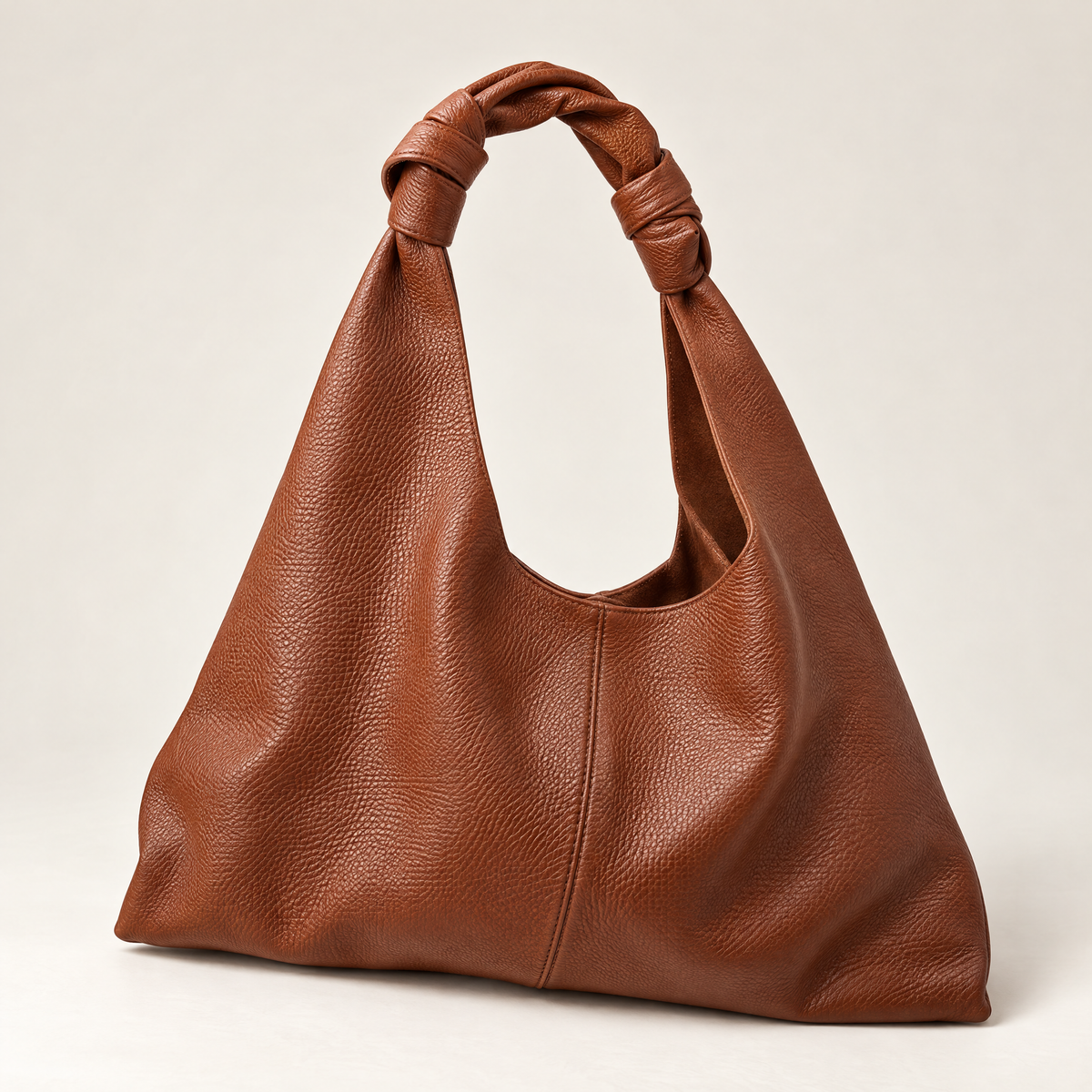 Borsa hobo in vera pelle marrone con manico annodato – vista a tre quarti