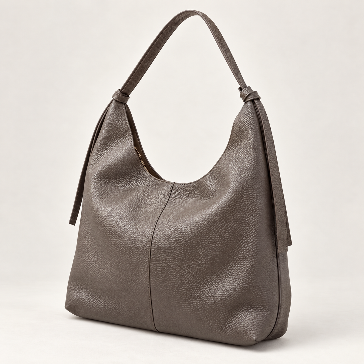 Borsa hobo in vera pelle taupe con nodi – vista tre quarti