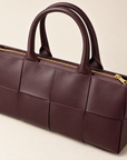 Borsa a mano in vera pelle con maxi intreccio bordeaux – dettaglio