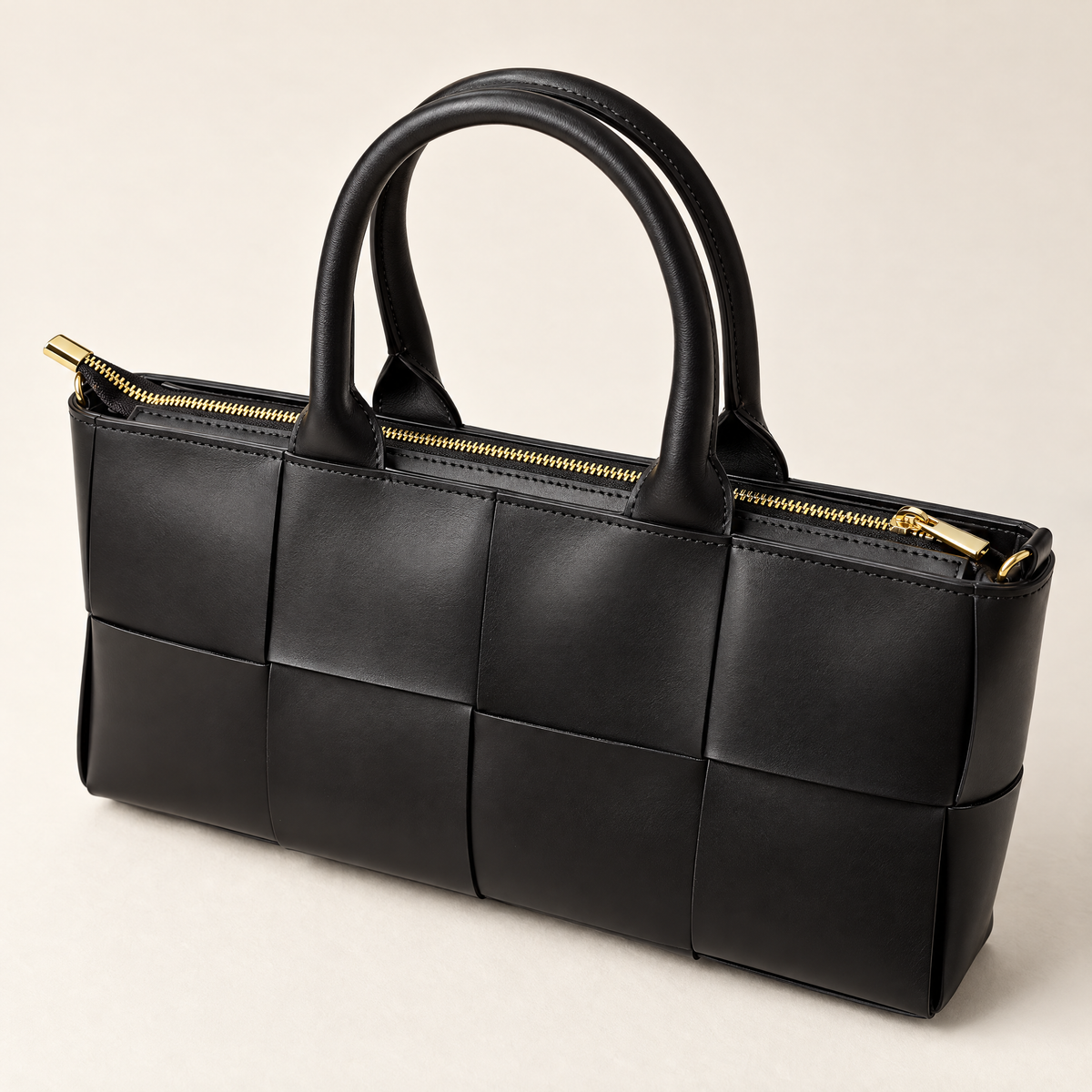Borsa a mano in vera pelle con maxi intreccio nero – dettaglio