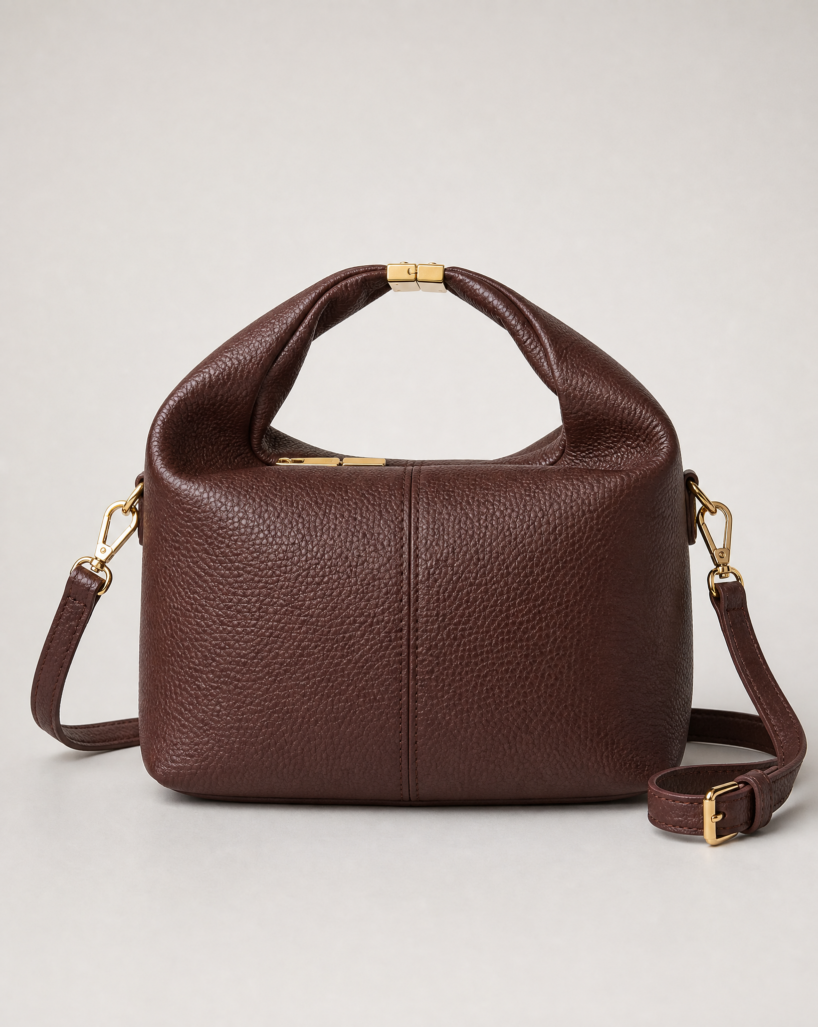 Borsa mini con manico annodato in vera pelle – Marrone, dettaglio della vera pelle e del manico