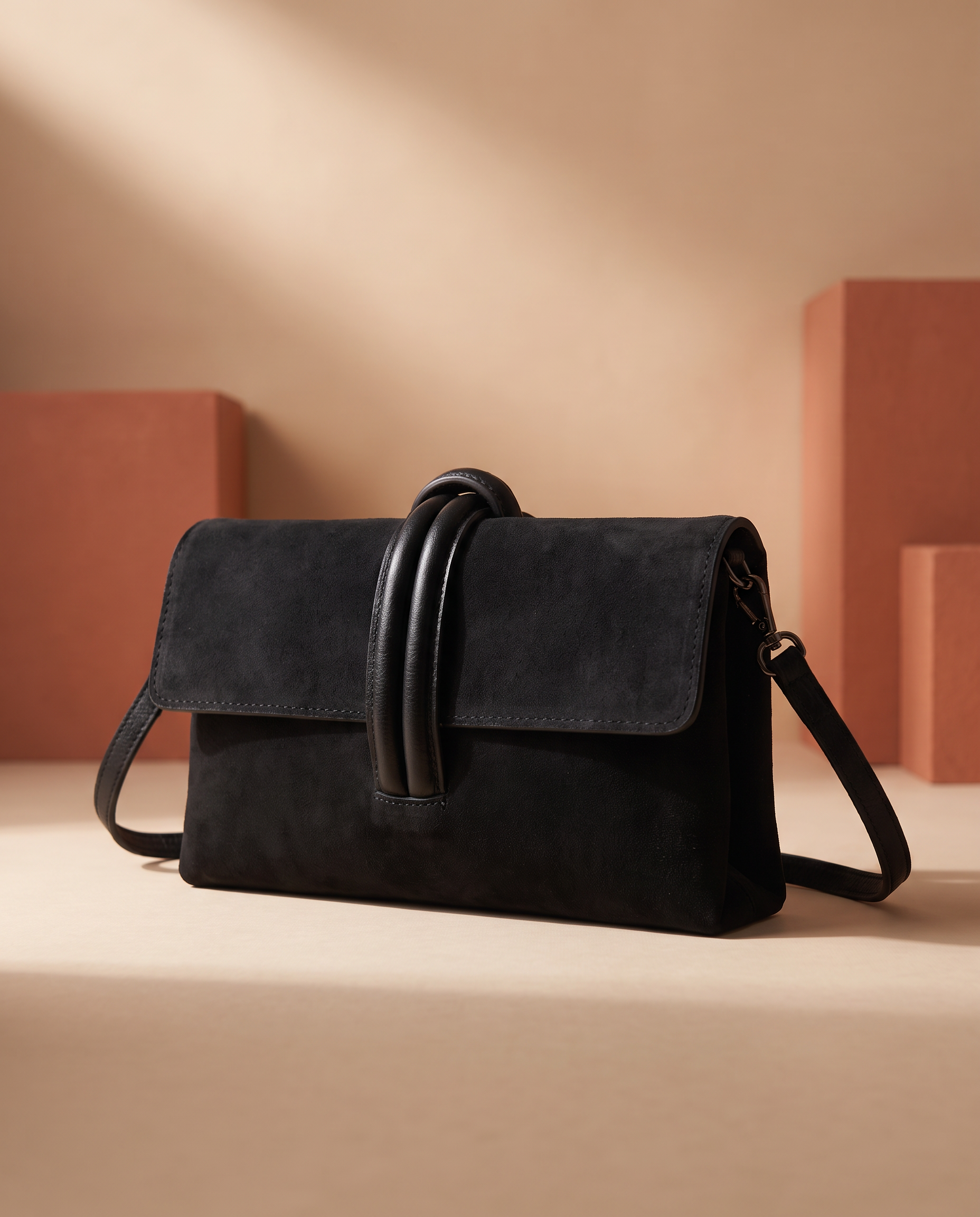 Borsa pochette donna nera con nodo, vista singola ravvicinata