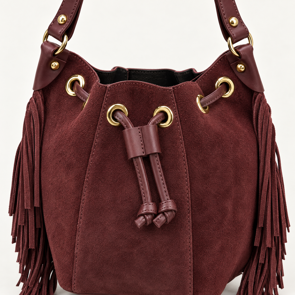 Borsa secchiello in vera pelle scamosciata bordeaux con frange - dettaglio coulisse e occhielli