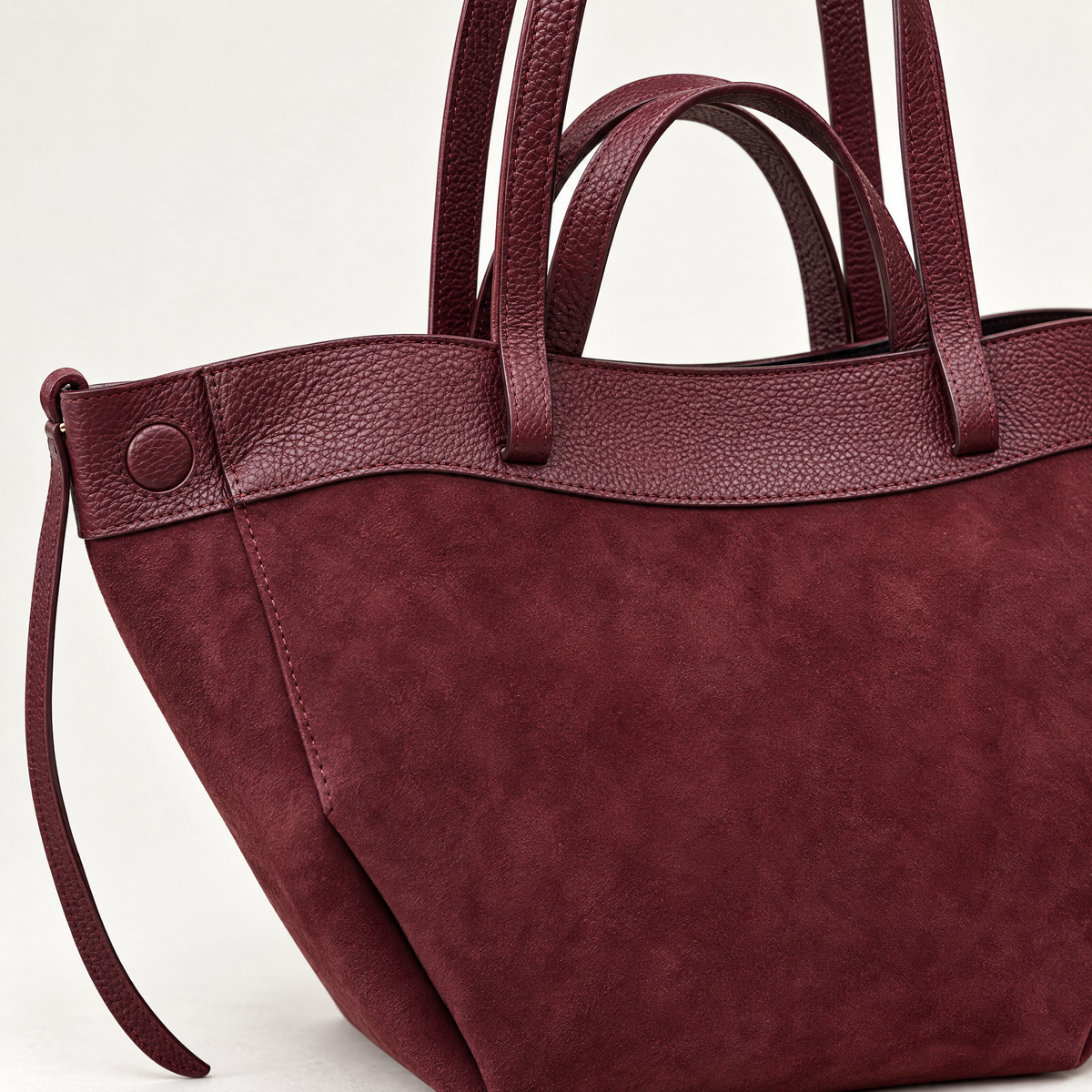 Borsa shopper in vera pelle scamosciata bordeaux - dettaglio finiture e manici