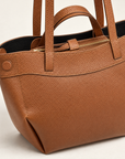 Borsa shopper in vera pelle con doppi manici colore cuoio – dettaglio pelle e manici
