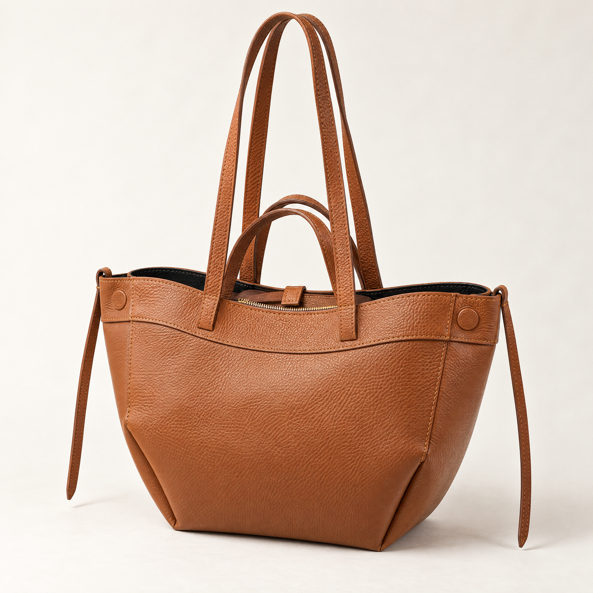 Borsa shopper in vera pelle con doppi manici colore cuoio – vista tre quarti