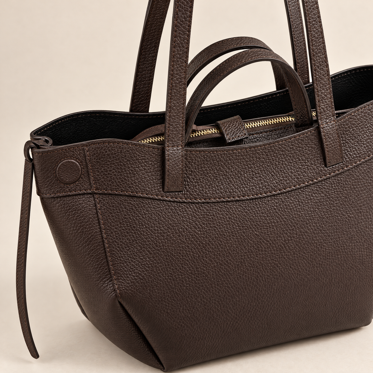 Borsa shopper in vera pelle con doppi manici colore marrone – dettaglio pelle e manici