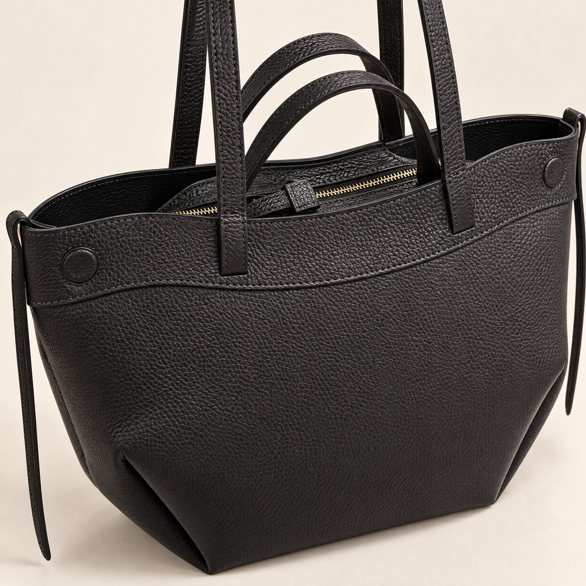 Borsa shopper in vera pelle con doppi manici colore nero – dettaglio pelle e manici