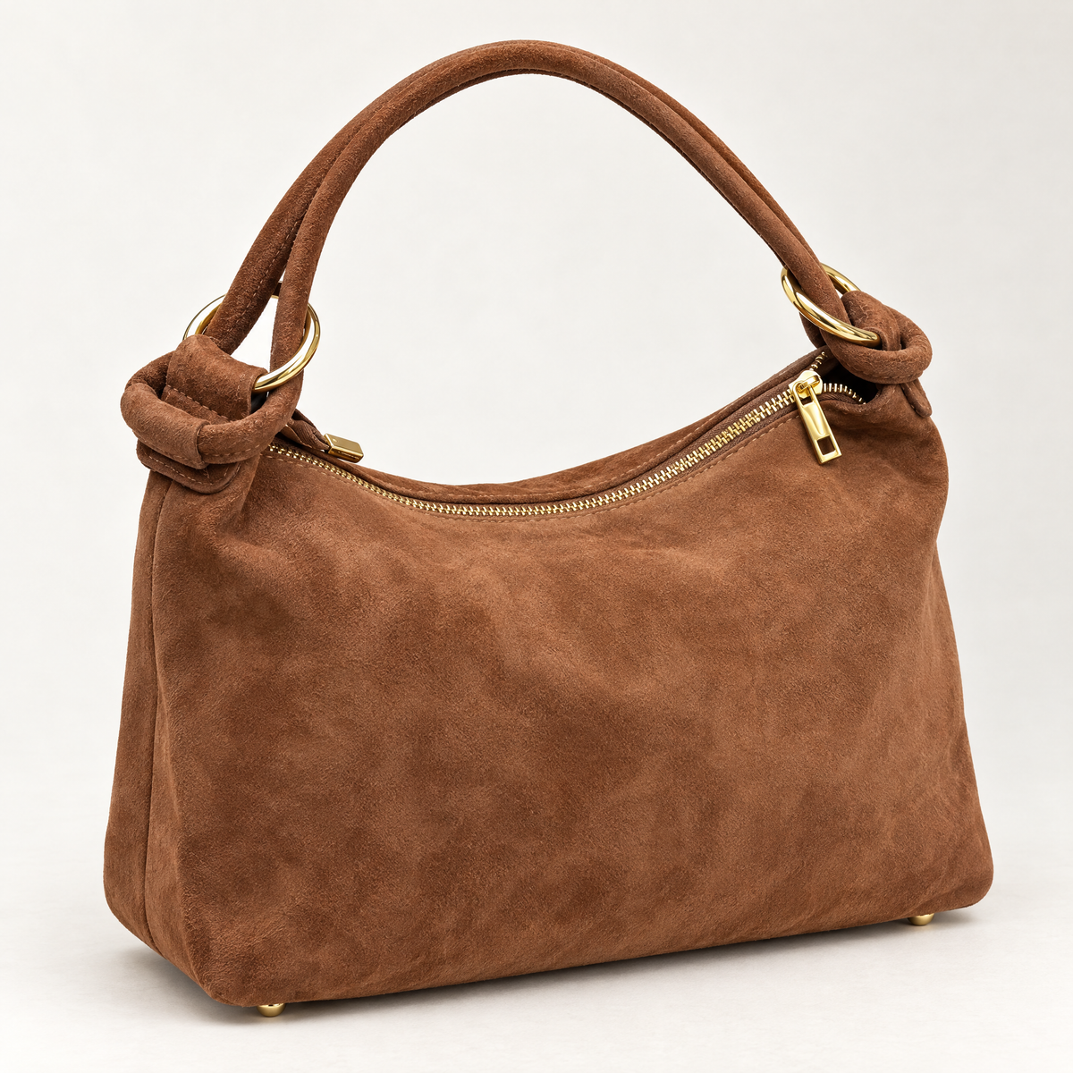 Borsa a spalla camel in vera pelle scamosciata con anelli dorati – vista a tre quarti