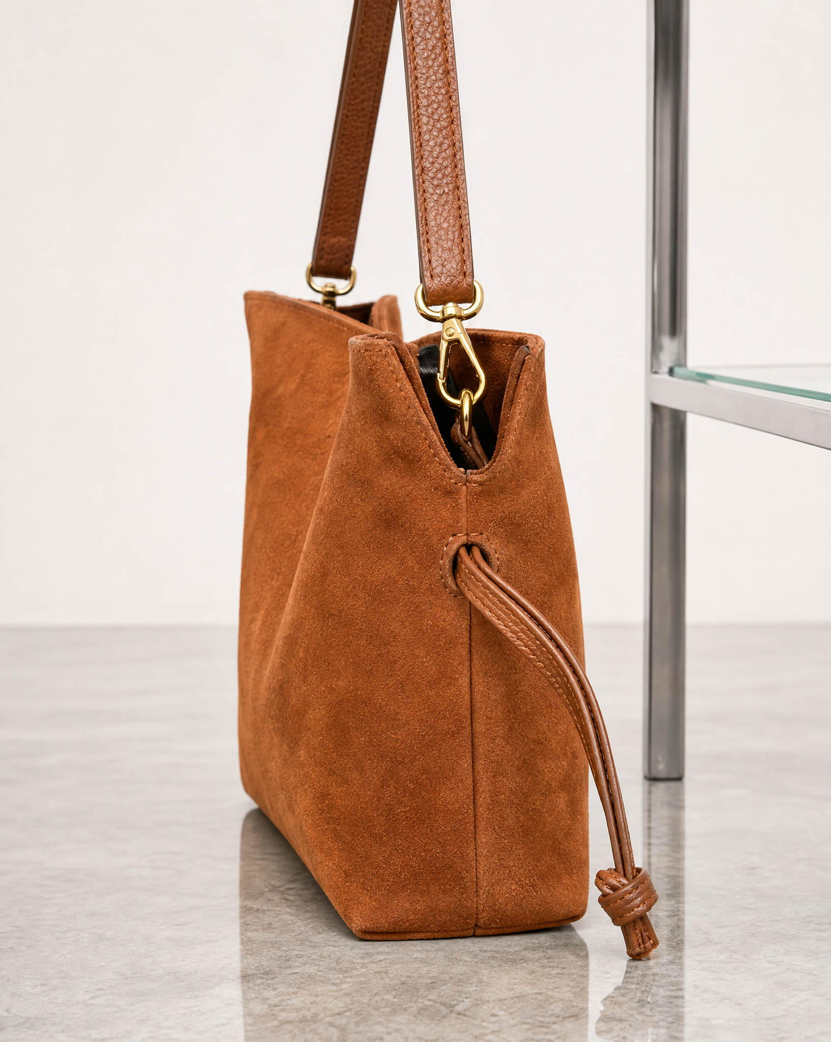 Borsa tote in vera pelle scamosciata camel vista laterale