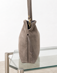 Borsa tote in vera pelle scamosciata taupe vista laterale