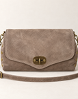 Borsa a tracolla in vera pelle scamosciata con borchie taupe – vista frontale