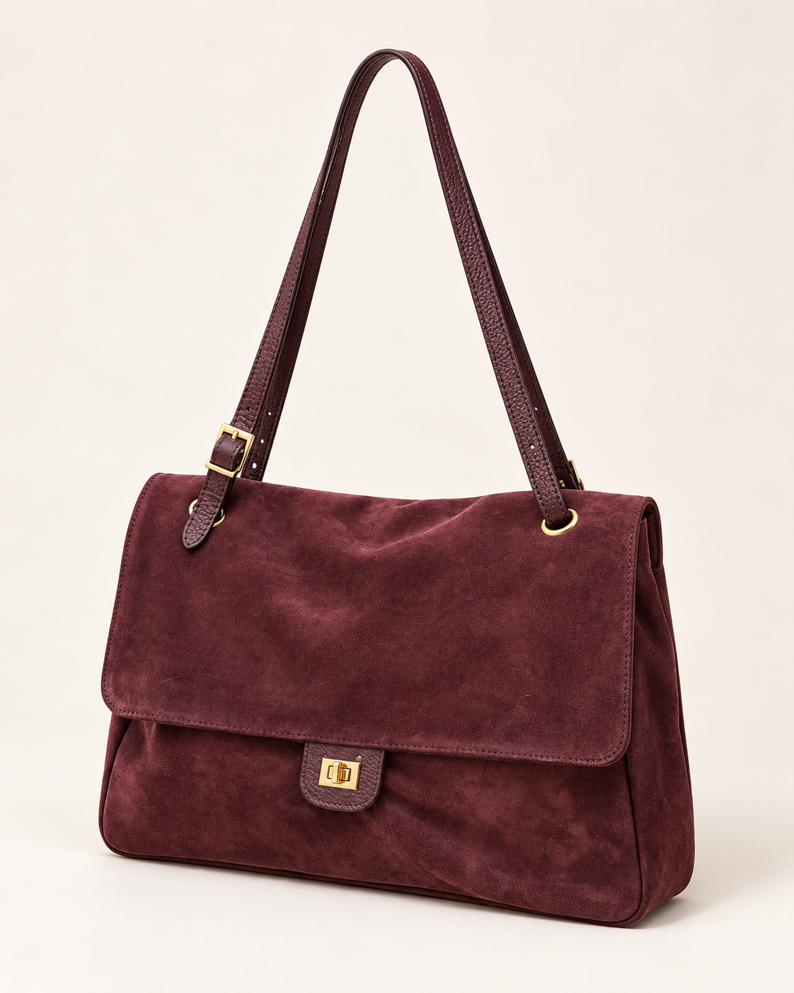 Borsa a spalla in vera pelle scamosciata bordeaux con patta - tre quarti