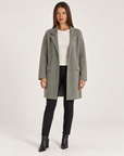 Cappotto donna in maglia con revers verde indossato da Polly 4, vista frontale