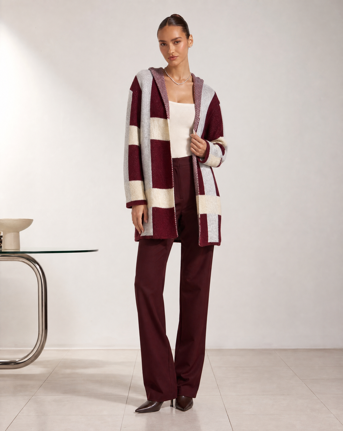 Cardigan morbido con cappuccio bordeaux, Polly 6 frontale