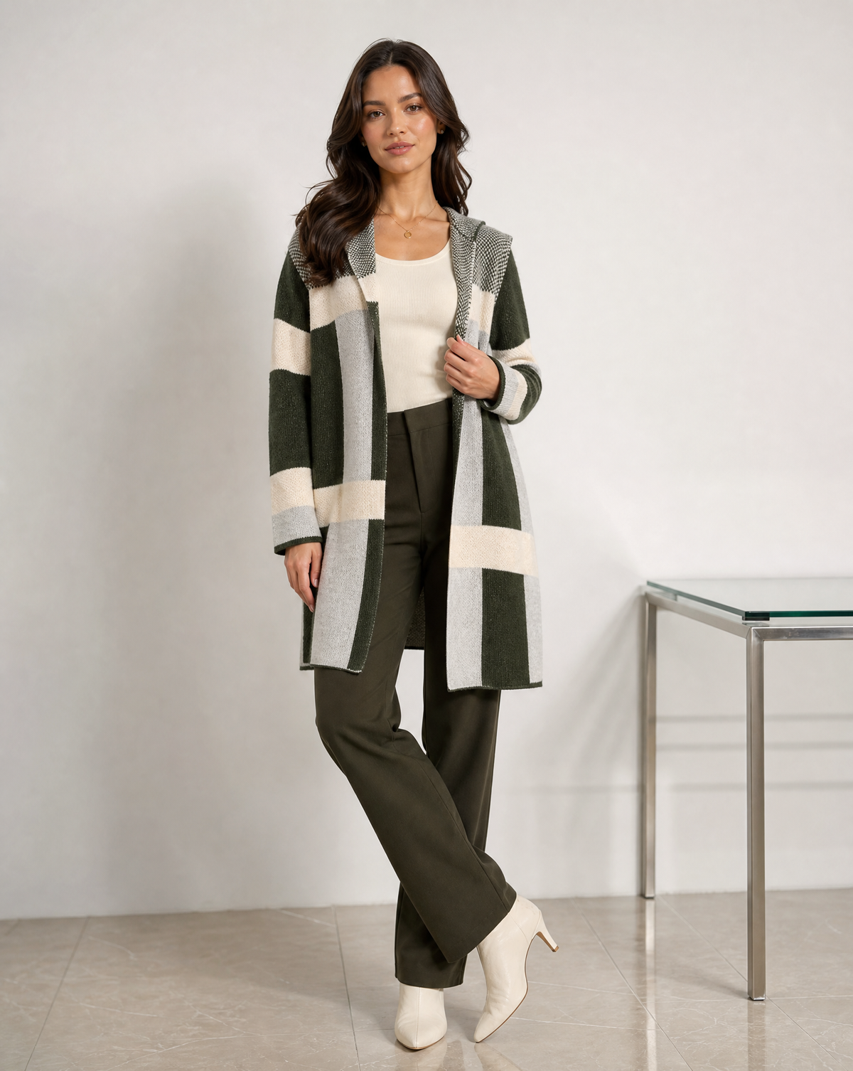 Cardigan morbido con cappuccio verde militare, Polly 6 frontale