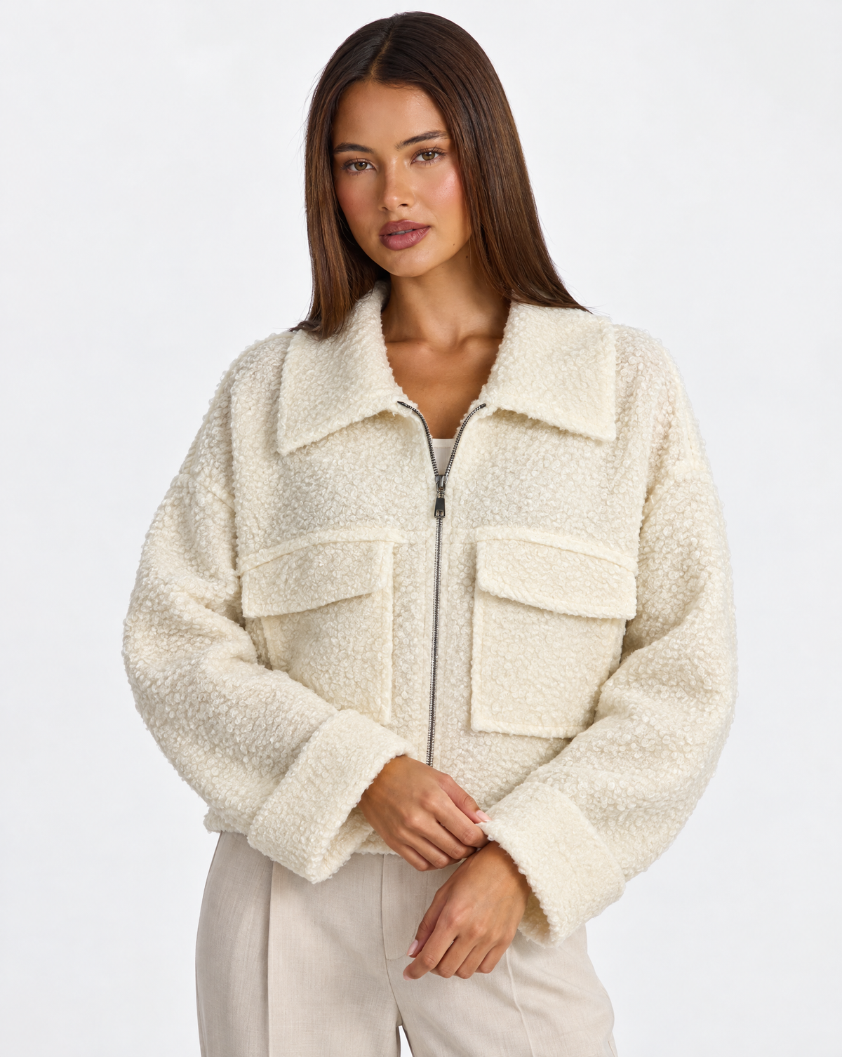 Cardigan donna bouclé con zip bianco — dettaglio con Polly 4