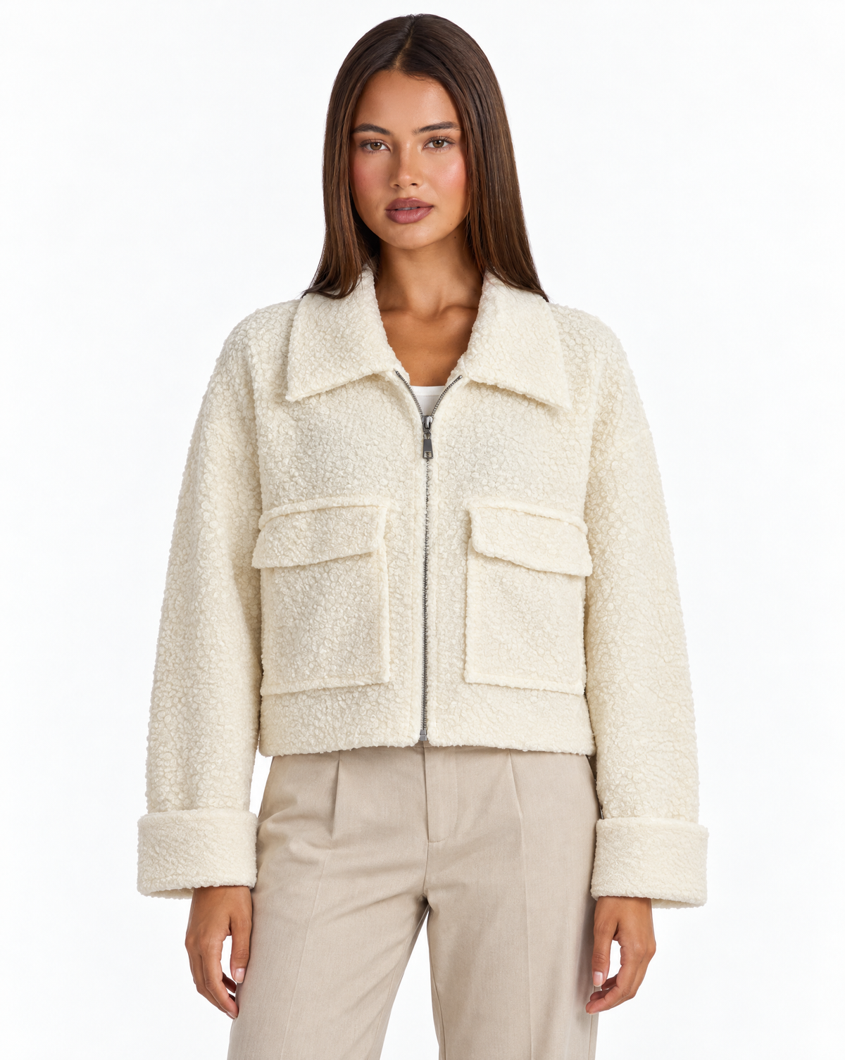 Cardigan donna bouclé con zip bianco — frontale con Polly 4