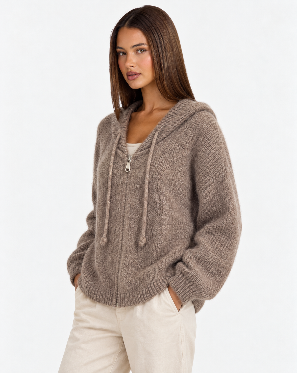 Cardigan donna misto mohair con cappuccio beige — tre-quarti con Polly 4