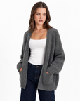 Cardigan donna grigio in misto lana, dettaglio a mezzo busto