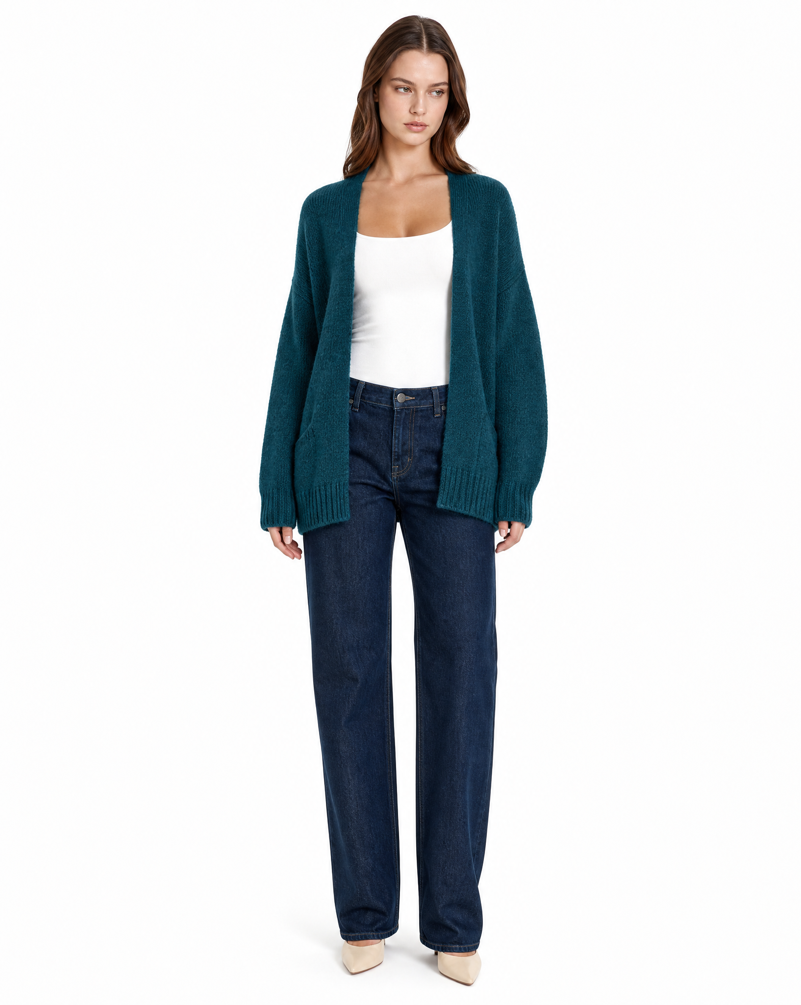 Cardigan donna oversize ottanio in misto lana indossato, figura intera