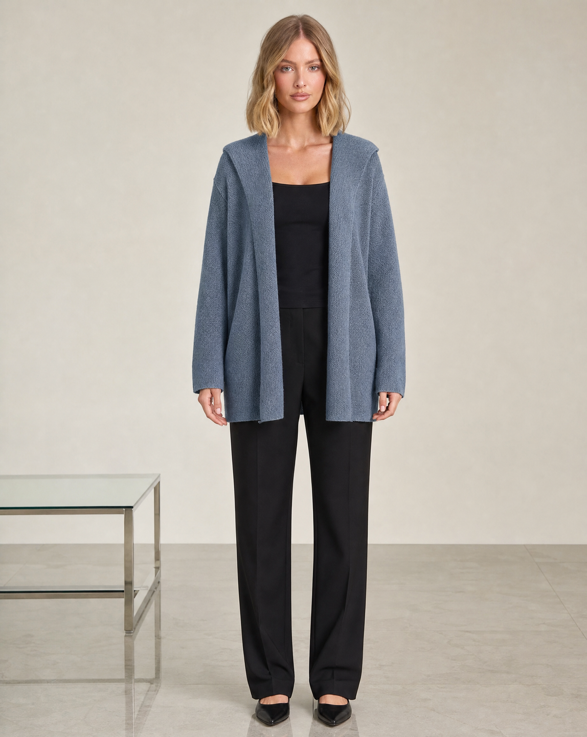 Cardigan color jeans indossato da Polly 5, vista frontale