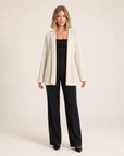Cardigan color panna indossato da Polly 5, vista frontale