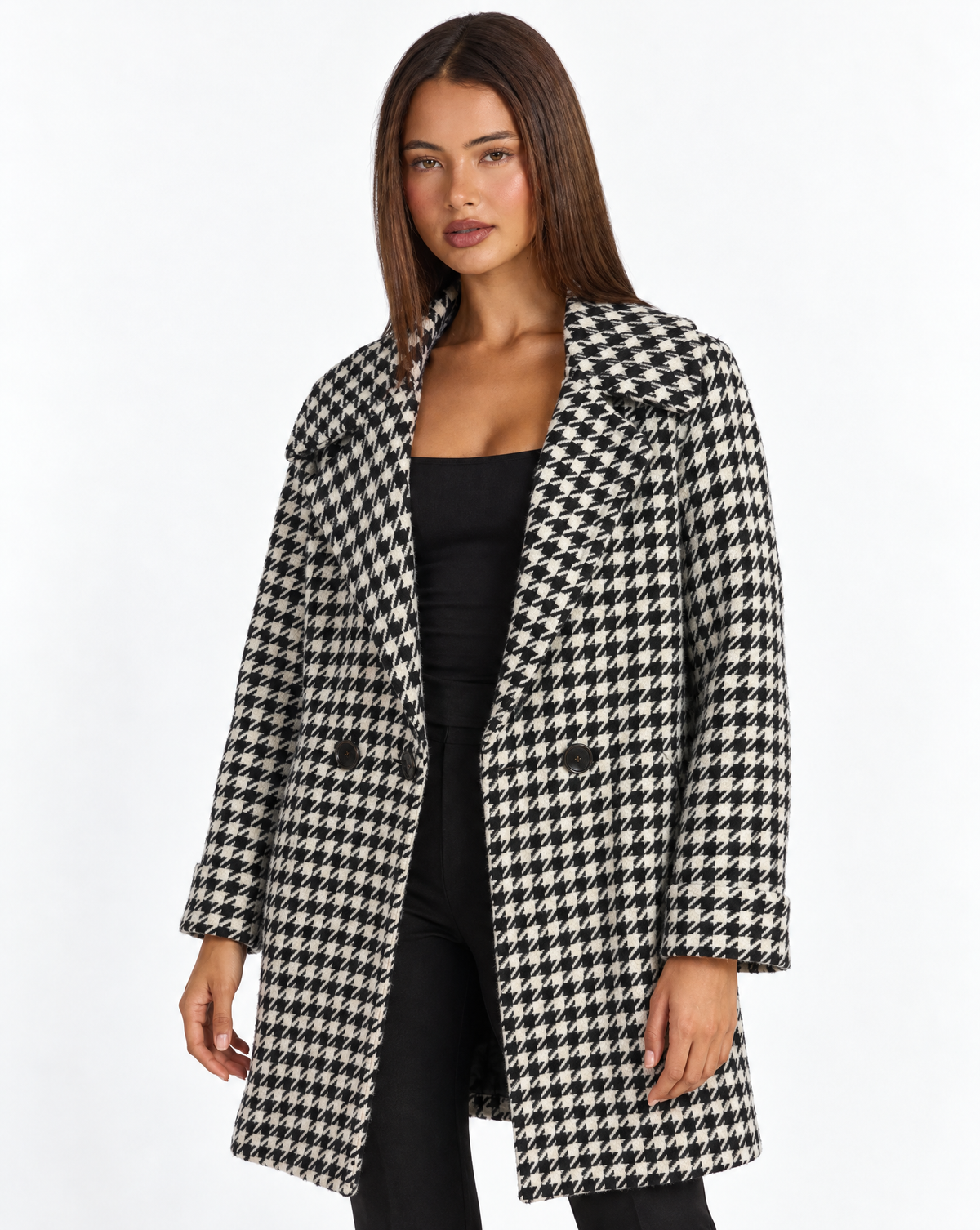 Cardigan donna lungo pied de poule bianco e nero indossato da Polly 4 – dettaglio