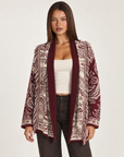 Cardigan donna paisley con frange bordò con Polly 4 – frontale