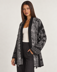 Cardigan donna paisley con frange nero con Polly 4 – tre-quarti