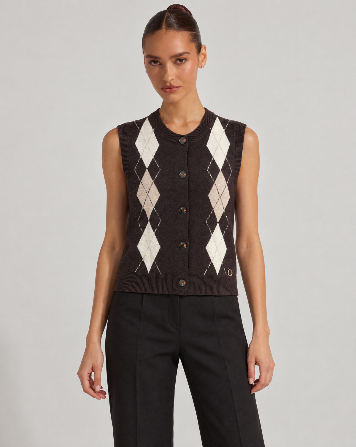 Cardigan donna senza maniche marrone a rombi con bottoni, Polly 6, foto 1