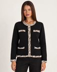 Cardigan donna nero con bordi a contrasto e bottoni gioiello, vista frontale su Polly 4