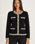 Cardigan donna nero con bordi a contrasto e bottoni gioiello, dettaglio parte superiore su Polly 4