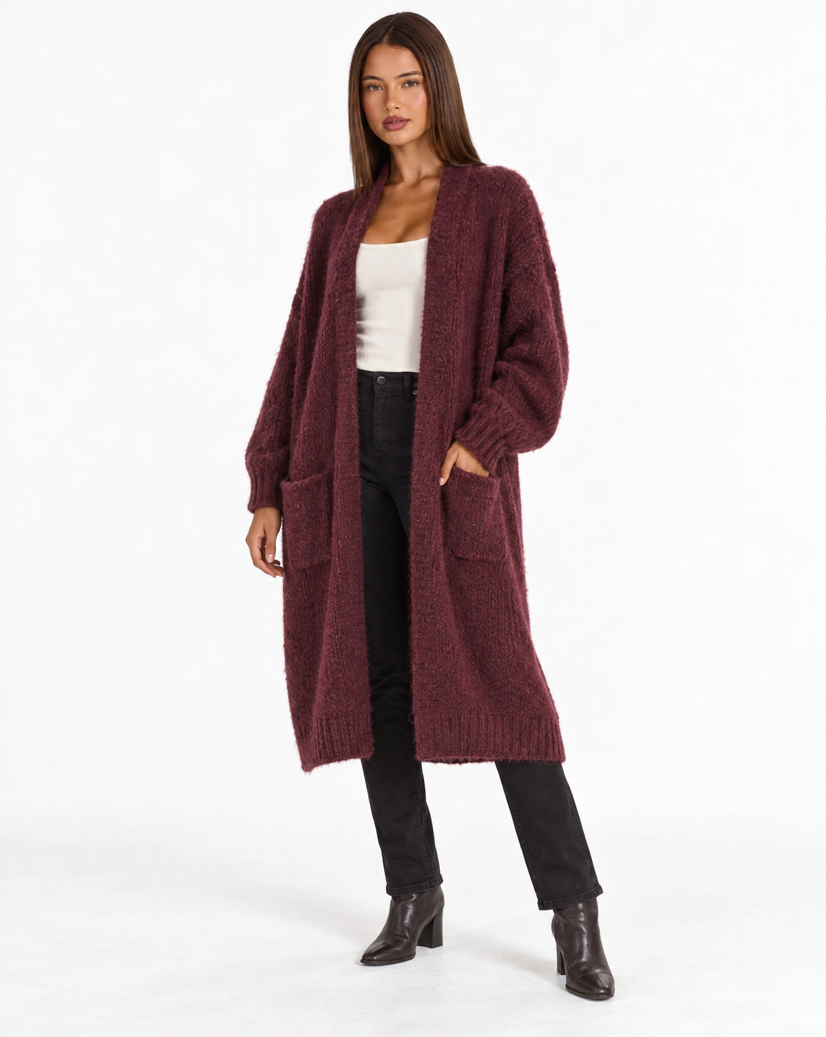 Cardigan lungo con tasche in misto mohair e lana Bordeaux indossato da Polly 4