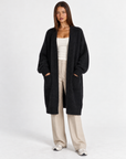 Cardigan lungo aperto con tasche in misto mohair e lana Nero indossato da Polly 4 – vista frontale