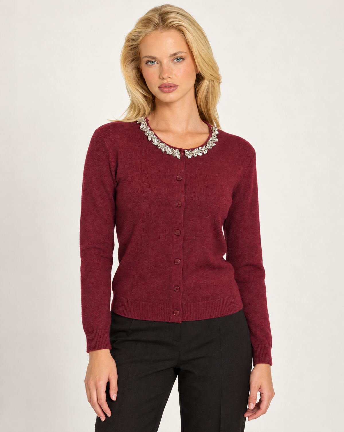 Cardigan donna bordeaux con collo gioiello e bottoni, Polly 7 - dettaglio dello scollo