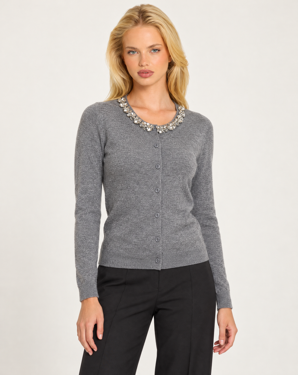 Cardigan donna grigio con collo gioiello e bottoni, Polly 7 - dettaglio dello scollo